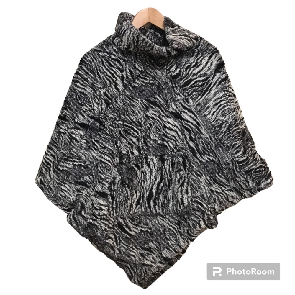 Madison 88 Women’s Soft Cozy Animal Print Pancho Sweater OS